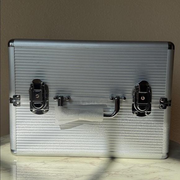 Caboodles Goddess 4 Tray Train Makeup Case - Picture 8 of 13